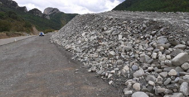 El Gobierno multa a Aragón por desviar y alterar un río salvaje del Pirineo para reparar una carretera