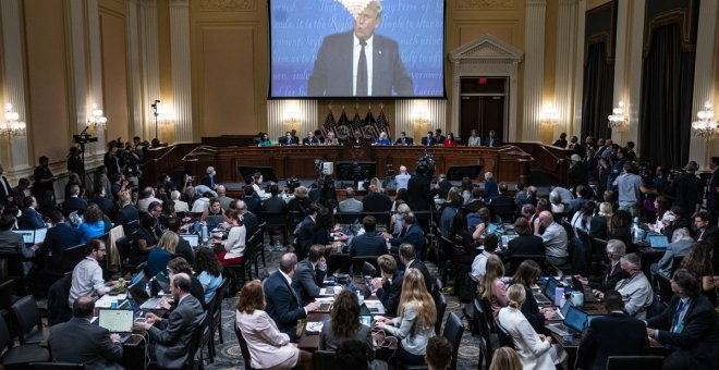 El comité que investiga el asalto al Capitolio acusa a Trump de alentar "un golpe de Estado"
