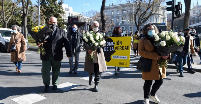 Las familias de los mayores fallecidos por covid en las residencias de Madrid: "Se violaron sus derechos humanos"