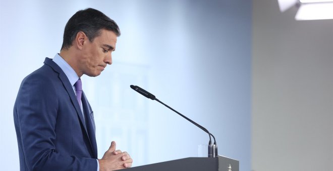 Sánchez denuncia los "golpes" de "poderes económicos y sus terminales mediáticas" al Gobierno: "No nos quebrarán"