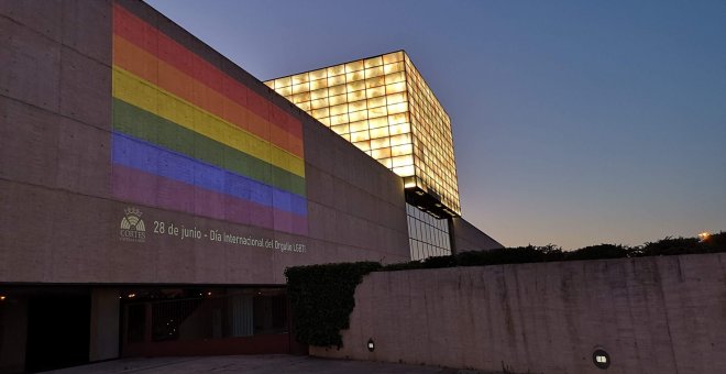 El presidente del Parlamento de Castilla y León rechaza iluminar el edificio por el Día del Orgullo