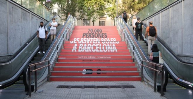 'Contra la soledad, reconectemos', la campaña del Ajuntament de Barcelona para paliar la soledad no deseada