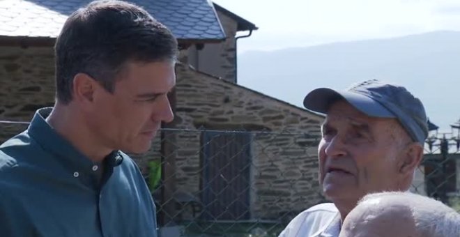 El presidente del Gobierno visita la comarca de Valedeorras en Orense, la más castigada por los incendios de toda Galicia