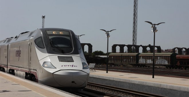 El tren Badajoz-Madrid se retrasa más de una hora en su segundo viaje