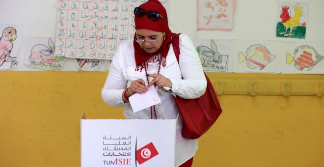 La baja participación marca las primeras horas del referéndum de Túnez que boicotea la oposición