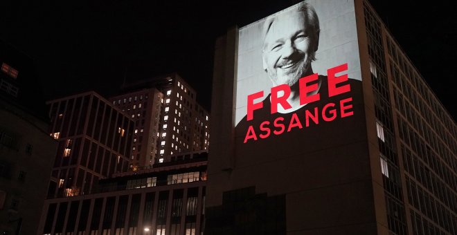Un grupo de abogados y periodistas denuncia a la CIA por espiar sus conversaciones con Julian Assange