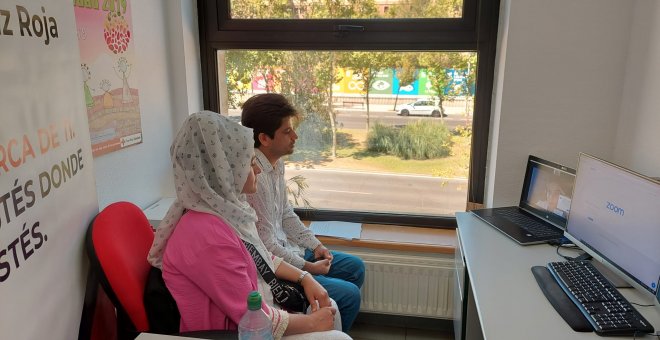 Dos refugiados afganos relatan su huida y asentamiento en España: "Vinieron a buscarme a mi casa para asesinarme"