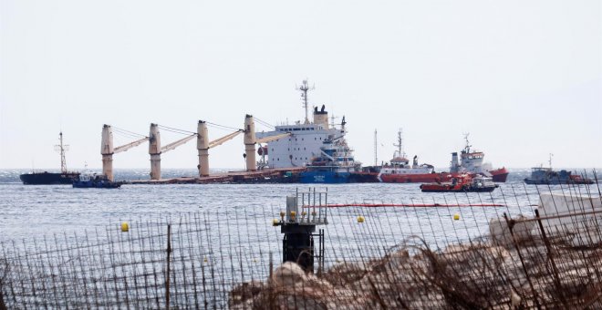 El Gobierno reconoce ahora que el buque varado en el estrecho de Gibraltar en agosto estaba en aguas españolas