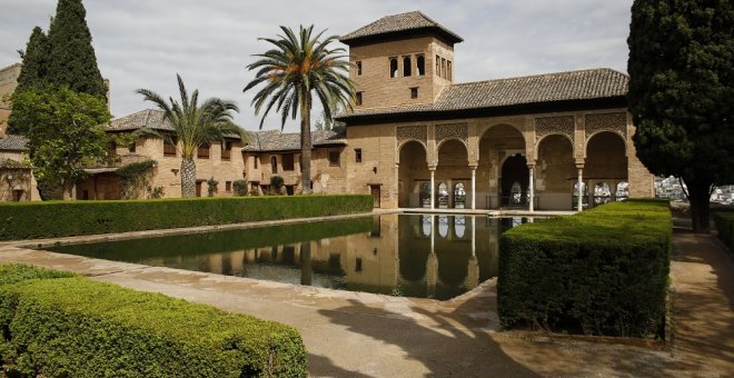 Las láminas de oro que decoran los palacios de la Alhambra se tiñen de púrpura por corrosión