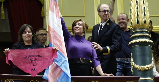 Las enmiendas a la ley trans anunciadas por el PSOE indignan a feministas socialistas e inquietan al colectivo LGTBI