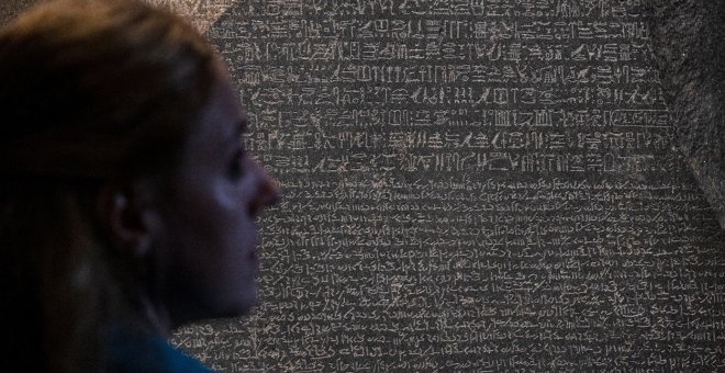 Arqueólogos de Egipto reclaman al Museo Británico la devolución de la piedra Rosetta