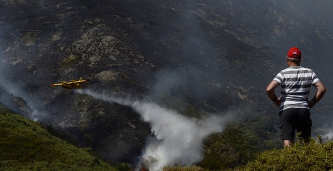 La Fiscalía investiga la "inacción" de la Xunta en la ola de incendios de este verano en Ourense