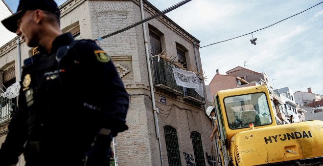 La Policía detiene a 15 personas que impedían el derrumbe de un edificio "histórico" para construir pisos
