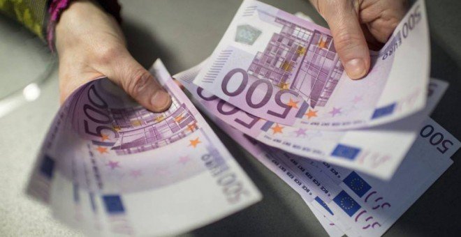 El dinero negro abandona el escondite: la mitad de los billetes de 500 y 200 euros aflora en menos de tres años