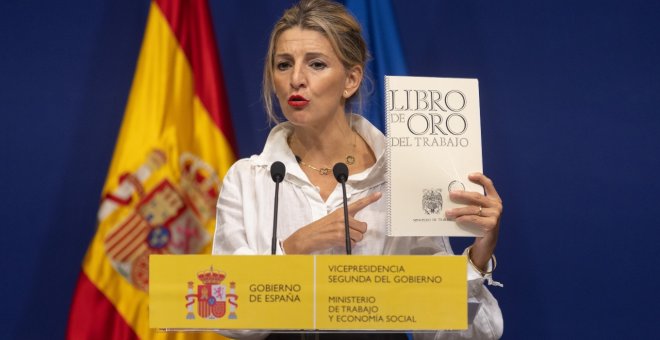 Yolanda Díaz inicia la retirada de la Medalla de Oro al Trabajo a Francisco Franco