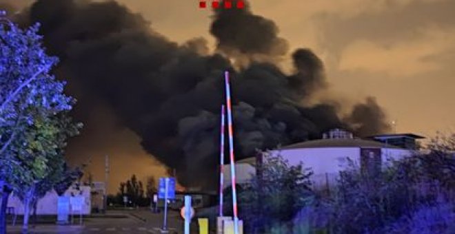 Un incendio en la depuradora de El Prat de Llobregat obliga a activar el plan de emergencias por riesgo químico