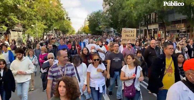 La lucha por la sanidad pública inunda el centro de Madrid: "Somos la única Comunidad sin una sola plaza fija de médicos y facultativos"