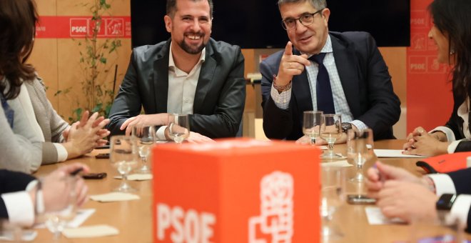 Tudanca muestra en el Congreso su apoyo a las movilizaciones contra las políticas de Vox en Castilla y León
