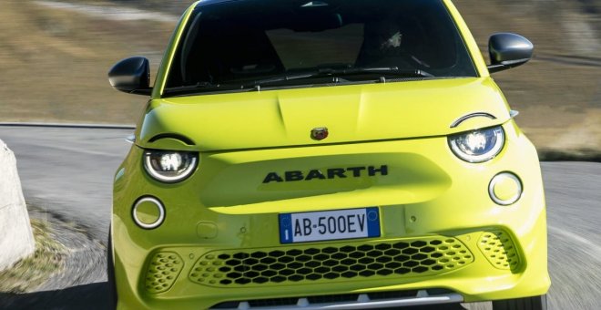 Ya sabemos el precio y el consumo oficial del Abarth 500 eléctrico, el primer urbano GTI de la nueva era