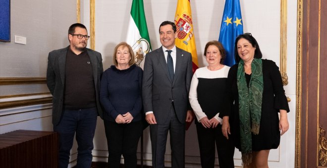 Moreno: "Caparrós ocupará un lugar destacado en la memoria de Andalucía. Es de justicia"
