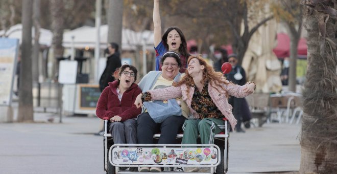 'Fácil', la serie de Movistar Plus+ que reclama independencia para cuatro mujeres con discapacidad
