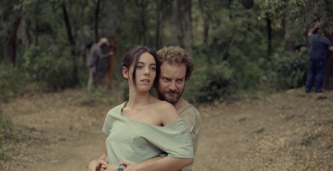'Suro', la ópera prima de Mikel Gurrea, sobre una pareja que se descubre a sí misma en un campo de alcornoques
