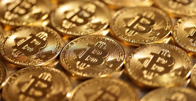 El bitcoin marca un nuevo récord al superar por primera vez los 69.000 dólares