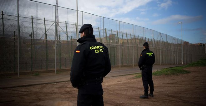 Entra por primera vez en Melilla un migrante tras sortear la valla con un parapente