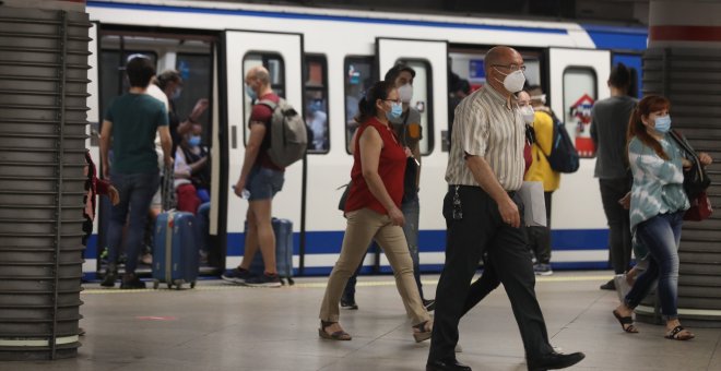 España mantiene el uso de la mascarilla en el transporte público