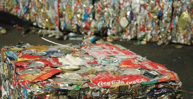 De prohibir els plàstics d'un sol ús a un sistema de retorn d'ampolles: tots els detalls de la llei de residus de Catalunya