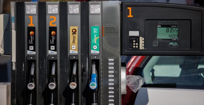Hacienda pincha en las gasolineras: el menor uso del coche recorta sus ingresos por primera vez en cuatro años