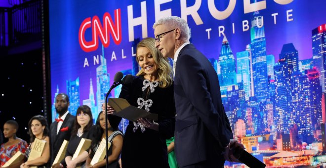 Polémica en CNN sobre si sus presentadores pueden beber alcohol en el Especial de Nochevieja