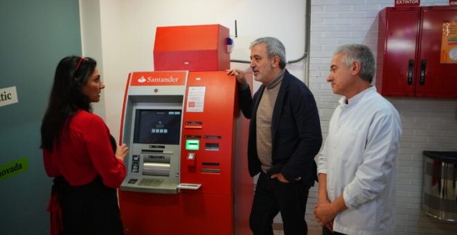 Barcelona instalará 161 cajeros automáticos en mercados, quioscos y estaciones de metro