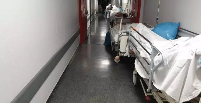 Las Urgencias de La Paz siguen desbordadas con casi un centenar de pacientes a la espera de una cama