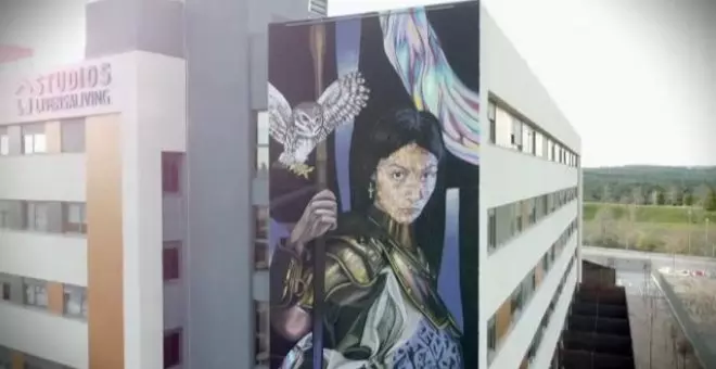 El artista Uriginal expone un extraordinario mural de casi 140 metros cuadrados en una fachada de Alcobendas
