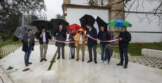 Obras Públicas y Ayuntamiento remodelan el entorno de la iglesia de San Pedro en La Concha