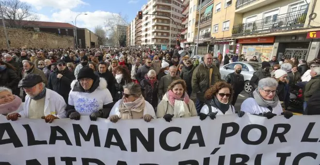 Una Marea Blanca de 11.000 personas marcha en Salamanca por la sanidad pública