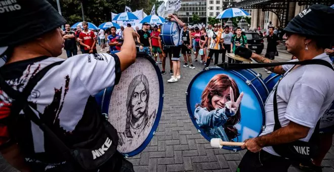 Simpatizantes de Fernández de Kirchner se concentran frente a la Corte Suprema para decir "basta de mafia judicial"