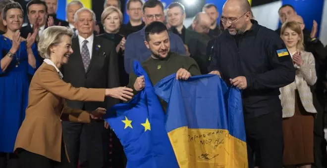 La UE apacigua en Kiev las expectativas de adhesión de Ucrania y promete más sanciones contra Rusia