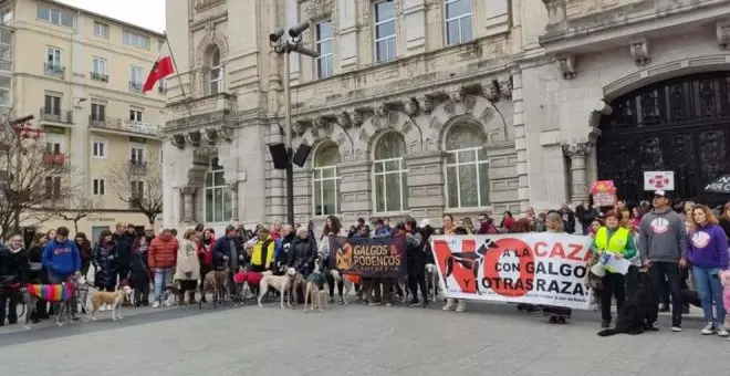 Santander dice 'no a la caza' en protesta contra la exclusión de los perros de caza de la ley