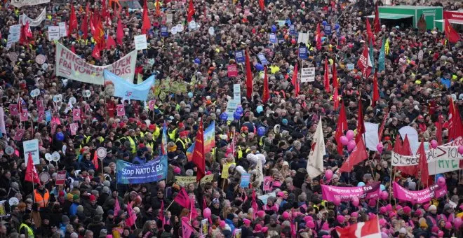 Miles de daneses protestan contra quitar un festivo para subir el gasto en Defensa