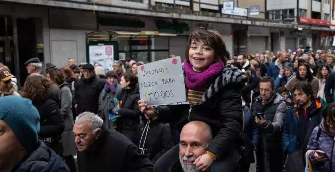 Una masiva manifestación contesta el mito de la sanidad pública asturiana