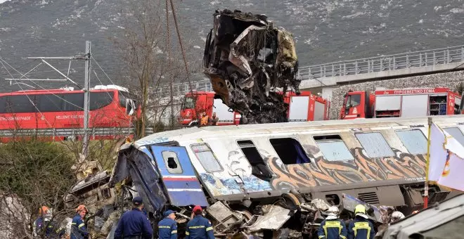 Imputado el jefe de la estación de Larisa como responsable del choque de trenes que ha causado 57 muertos en Grecia