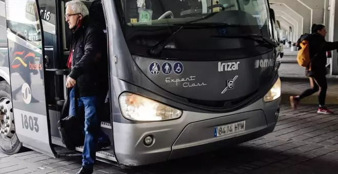 Vuelca un autobús en el que viajaban 25 menores en la A-31, a su paso por La Gineta (Albacete)