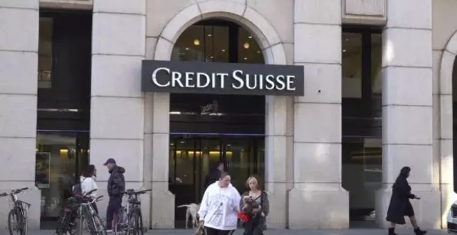 El banco suizo UBS compra a precio de saldo Credit Suisse tras su desplome
