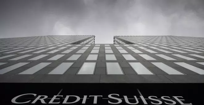 El Ibex sufre su mayor caída en 16 meses arrastrada por el fuerte castigo a la banca ante los temores sobre Credit Suisse