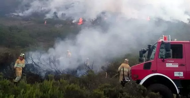 Cantabria tiene cinco incendios forestales activos y otros tres controlados