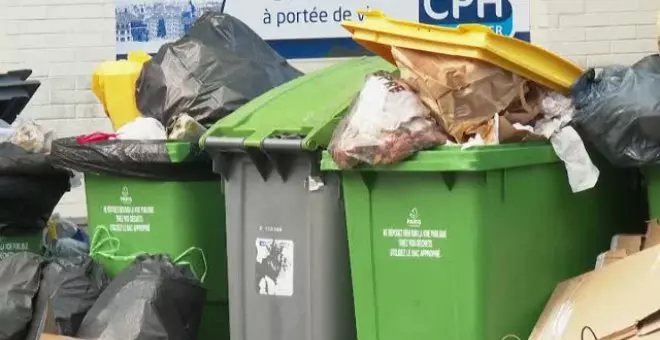 La huelga del servicio de limpieza contra Macron deja las calles de París llenas de basura