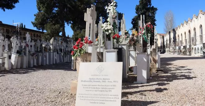 Cipriano Martos és homenatjat amb una placa davant la fossa de Reus on va ser enterrat
