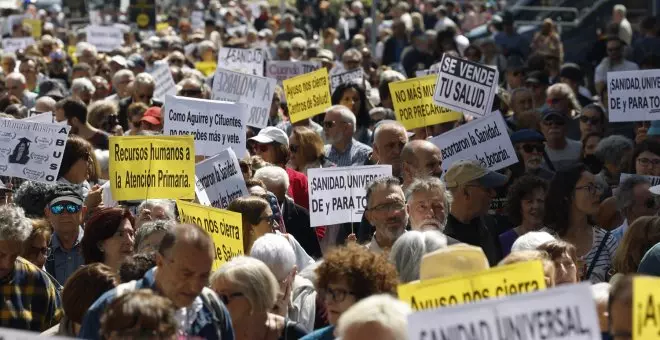 Más de mil personas se manifiestan en Madrid en una nueva Marea Blanca para denunciar la mercantilización de la salud